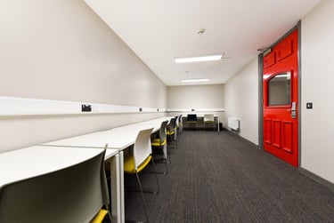 1 bed studio, College Square East, Holylands, Belfast, BT16DJ - Image 1